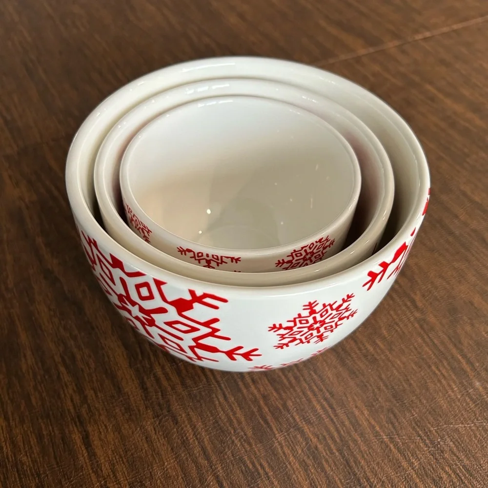 Crate and Barrel Set of 3 Holiday Nesting Bowls